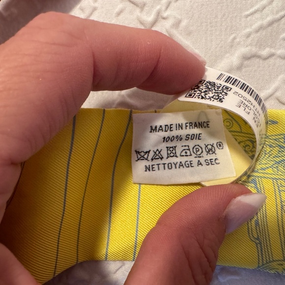 Hermés Silk Scarf - Picture 4 of 5